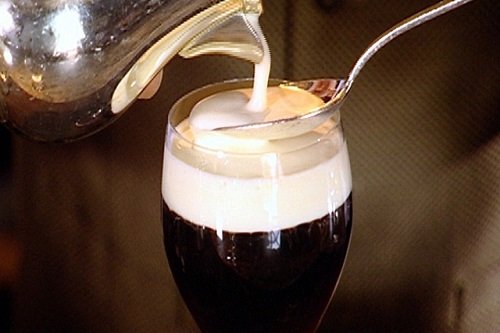 Cách pha chế Irish Coffee thơm ngon-4