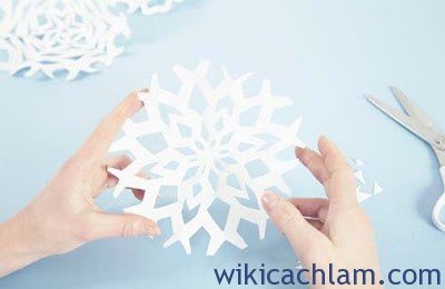 Cách làm bông tuyết handmade bằng giấy-7