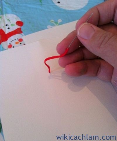 Cách làm thiệp Noel handmade từ cúc áo-2