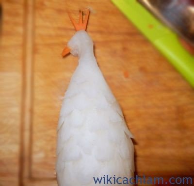 Cách tỉa chim công từ củ cải và cà rốt-4