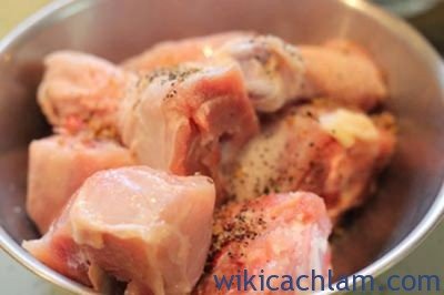 Cách làm thịt gà xào nấm hương