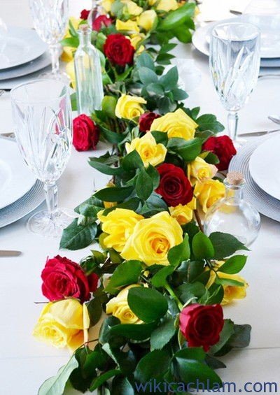 Cách cắm hoa hồng trang trí mặt bàn ăn-4