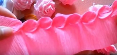 Cách làm hoa hồng bằng giấy nhún đơn giản đẹp nhất-13
