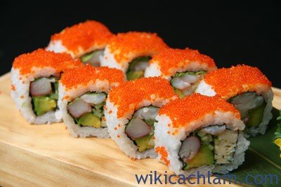Cách làm sushi cá hồi bổ dưỡng tại nhà 2