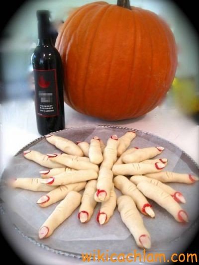 Cách làm bánh quy ngón tay tặng bạn ngày Halloween