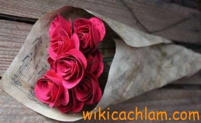 Cách làm hoa hồng giấy siêu dễ thương tặng mẹ ngày 20/10-5