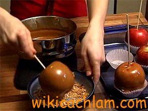 Cách làm kẹo táo caramel ngọt ngào vui Halloween-11