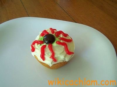 Cách trang trí bánh cupcake cho Halloween-13