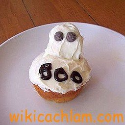 Cách trang trí bánh cupcake cho Halloween-7