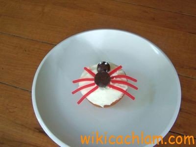 Cách trang trí bánh cupcake cho Halloween-9