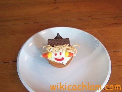 Cách trang trí bánh cupcake cho Halloween-10