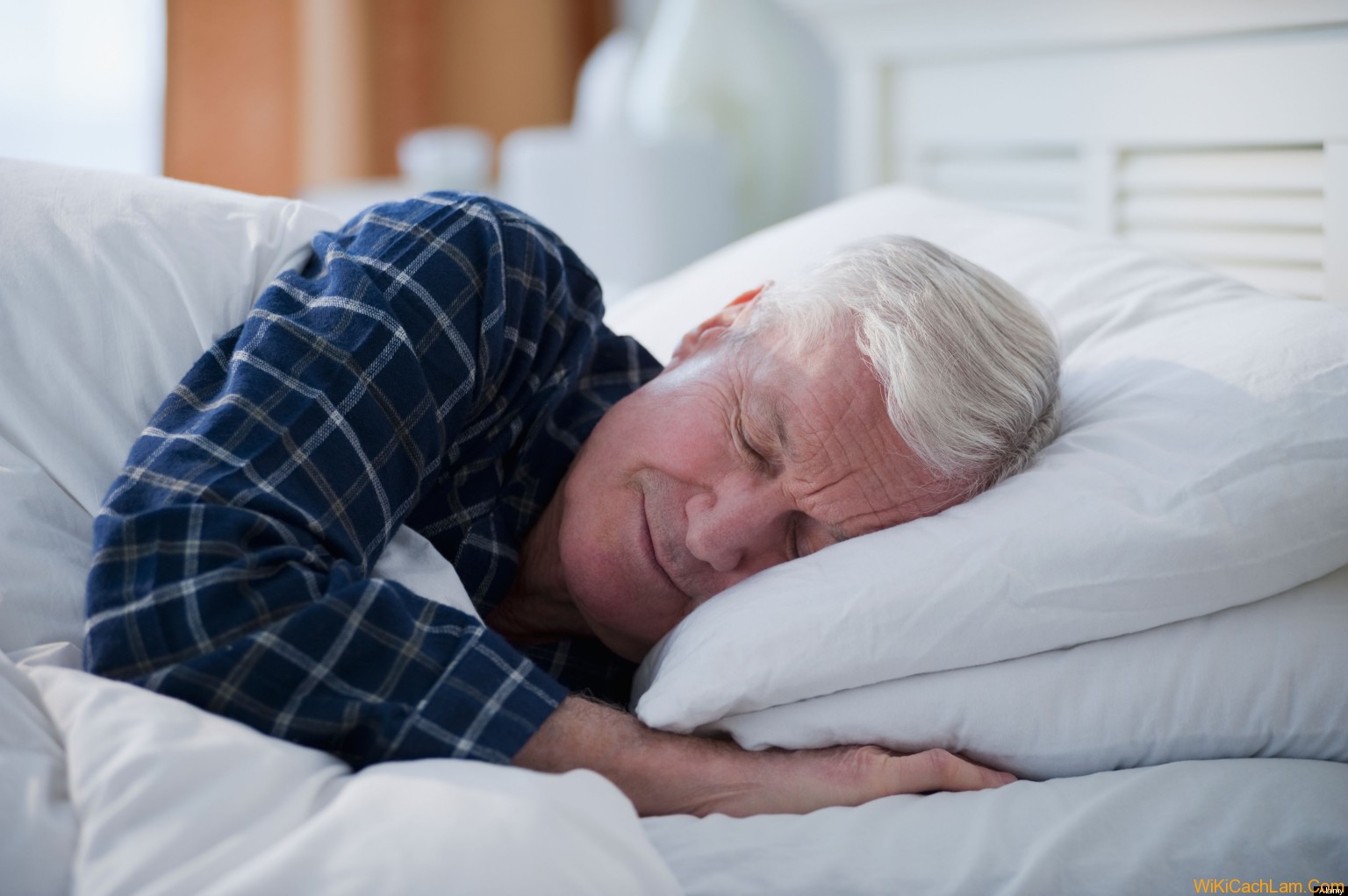Phương pháp giúp người già dễ ngủ hơn - Tin Đẹp