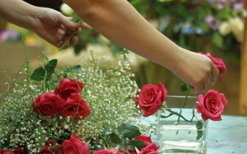 4 cách cắm hoa hồng đẹp tươi lâu nhất-9