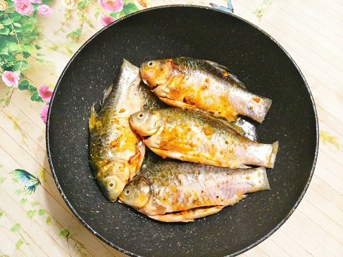Cách kho cá diếc ngon bổ dưỡng, không tanh-10