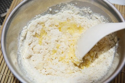 Cách làm bánh bông lan chuối thơm ngon đúng điệu-10