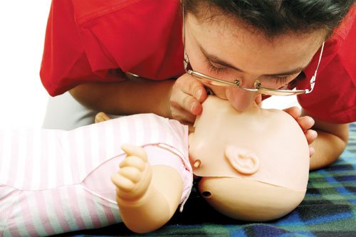 Cách xử lý khi trẻ bị sặc sữa lên mũi với 5 bước cơ bản-2