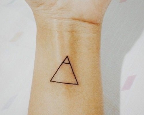 Hình xăm tam giác đẹp với ý nghĩa đặc biệt-9