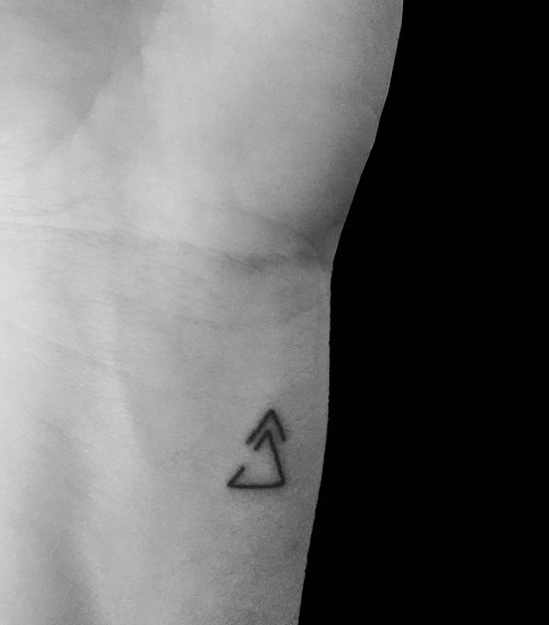 Hình xăm tam giác đẹp với ý nghĩa đặc biệt-8
