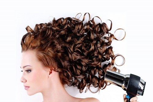Cách chăm sóc tóc sau khi nhả thuốc uốn tóc như thế nào để duy trì hiệu quả uốn?
