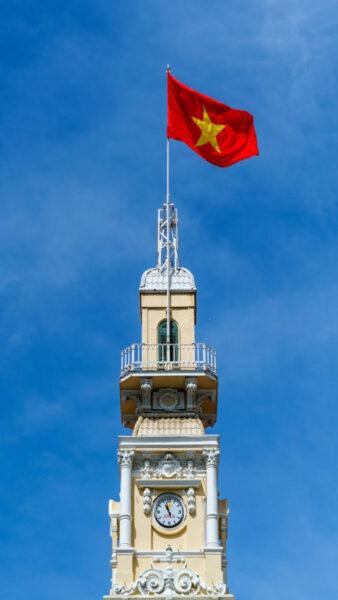Ảnh nền Quốc kỳ Việt Nam đẹp cho điện thoại trên nóc nhà