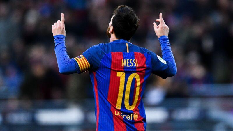 Hình nền Messi chỉ tay lên trời mừng chiến thắng