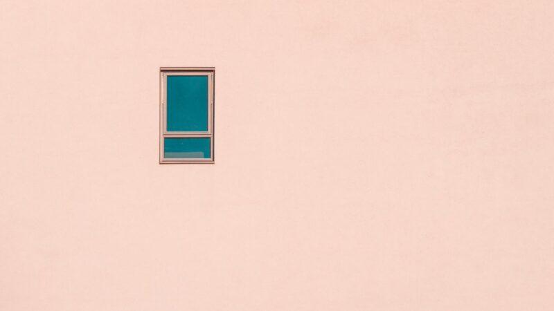 Ảnh nền màu hồng pastel trơn chiếc cửa sổ